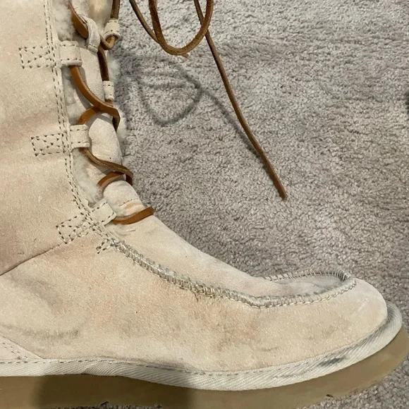 Authentic UGG uptown boots - Picture 11 of 15